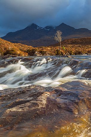 The late afternoon light embraces the landscape at sligachan, admiring the Cuillins on the background