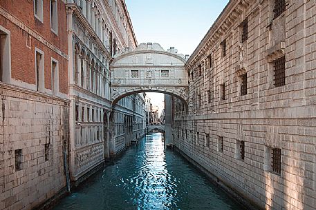 View on Bridge of Sighs, Ponte dei Sospiri, in the canal, Venice, Italy, Europe