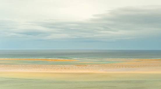 the sea of Islanda takes amazing colors