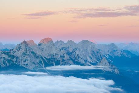 From the refige Marinelli opens the view of the Carnic Alps