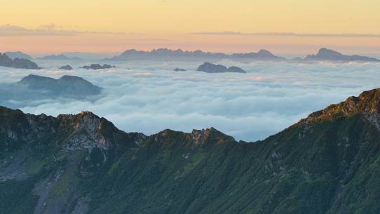 From the refige Marinelli opens the view of the Carnic Alps