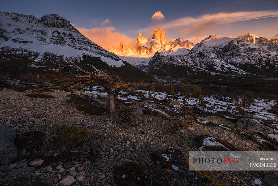 Beautiful sunrise at Fitz Roy, El Chalten, Los Glaciares National Park, Santa Cruz, Patagonia, Argentina