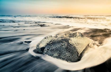 ices block in black beach of Jkulsrln