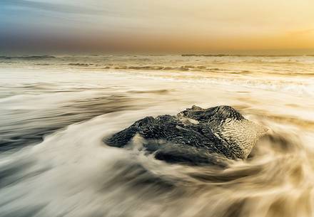 ices block in black beach of Jkulsrln