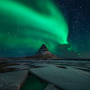 Northern lights at Kirkjufell, Snæfellsnes, Iceland