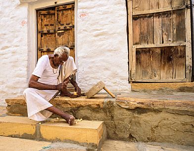 Wood worker, Jaisalmer, Rajasthan, India