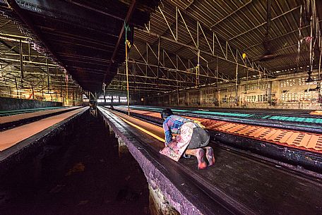 Worker in a textile industry in Pali, Udaipur, Rajasthan, India, Asia