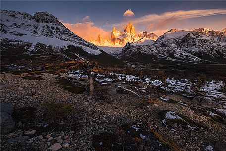 Beautiful sunrise at Fitz Roy, El Chalten, Los Glaciares National Park, Santa Cruz, Patagonia, Argentina