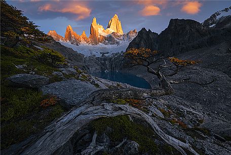 Beautiful sunrise at Fitz Roy, El Chalten, Los Glaciares National Park, Santa Cruz, Patagonia, Argentina