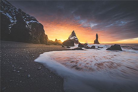 Reynisdrangar Basalt Sea Stacks on Cape Dyrhólaey near Vík í Mýrdal, Mýrdalur, Sudurland, Iceland, Europe