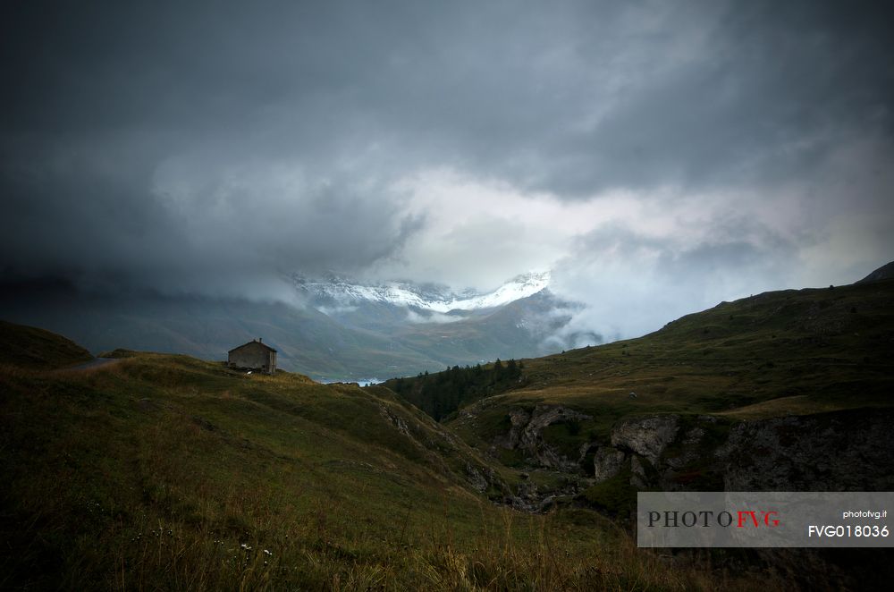 The storm is coming, an small building on the wayout from the Val Cenis 
