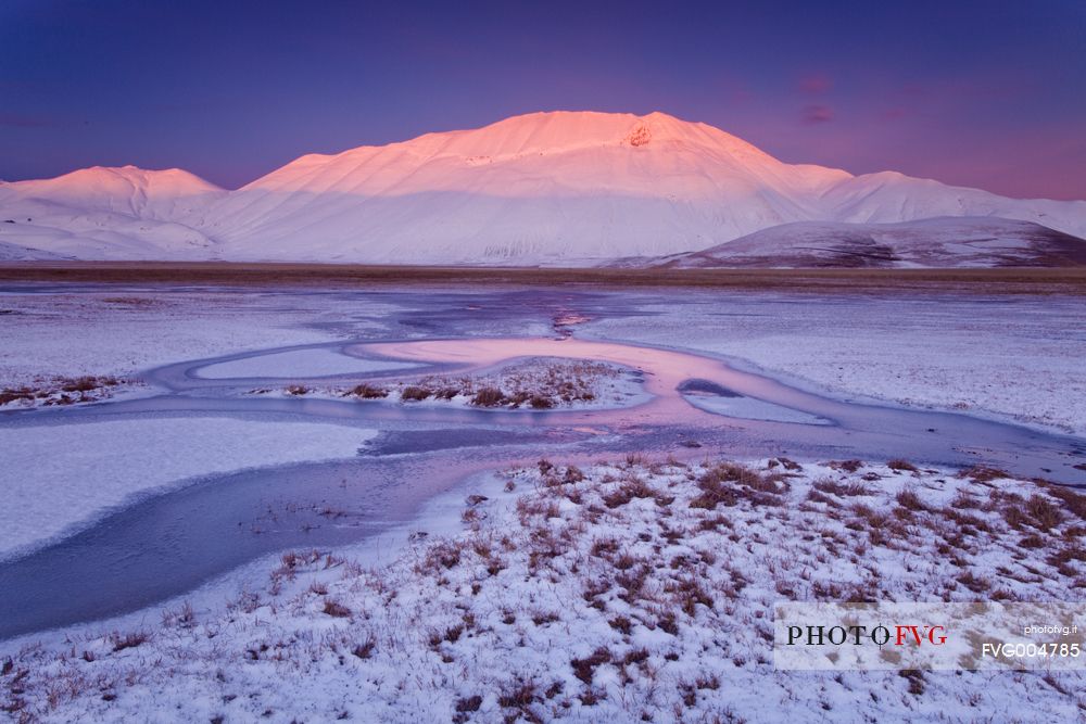 Fantastic sunset at -18  on the plain of Castelluccio di Norcia in the middle of winter.