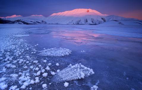 Fantastic sunset at -18 ° on the plain of Castelluccio di Norcia in the middle of winter.