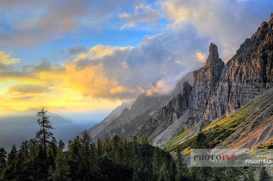 Dawn in Monfalconi Group from Forcella Giaf Scodavacca,
Dolomiti Friulane regional
park