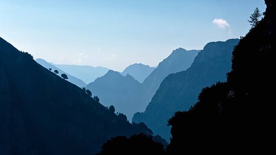 Looking out from the Buscada refuge