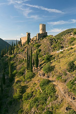 Hiking towards the four Lastours castle: Cabaret ,Tour Rgine,Surdespine,Quertinheux  