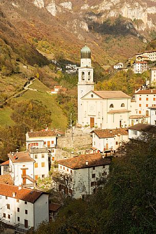 The village cimbro of Giazza, monti Lessini, Italia