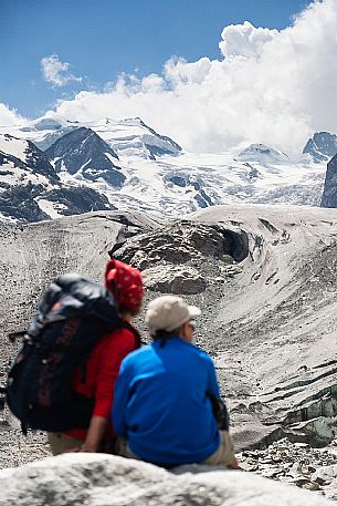 Hikers in Val Morteratsch valley, in the backgrond the glacier and the Bernina mountain range, Pontresina, Engadine, Canton of Grisons, Switzerland, Europe