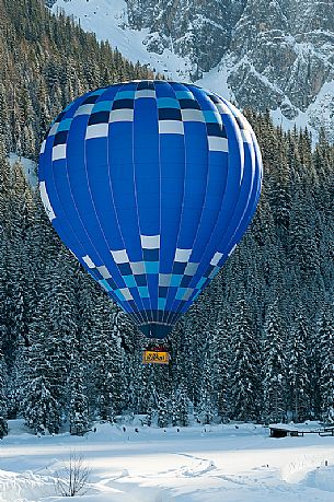 Hot air balloon flying over the Sexten dolomites during the balloon festival of Dobbiaco, Pusteria valley, dolomites, Trentino Alto Adige, Italy, Europe