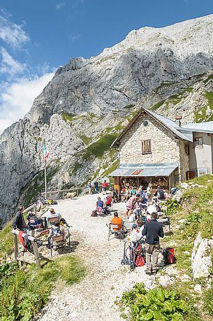Hikers at Calvi mountain hut in Sesis valley, Sappada, dolomites, Friuli Venezia Giulia, Italy, Europe