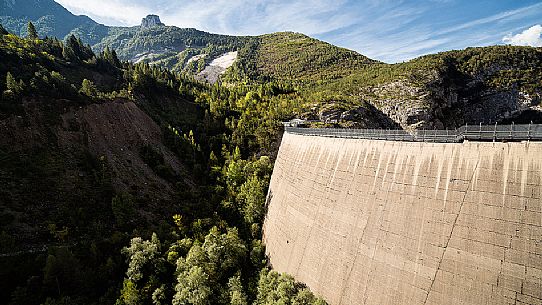 Memorial site at Vajont Dam, with the dam and the landslide of Toc mount in the background, Friuli Venezia Giulia, Italy, Europe