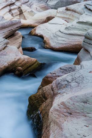 Marmitte dei Giganti or Santa Lucia rapids in the Orta gorge, Majella national park, Abruzzo, Italy, Europe