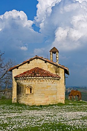 Little church in Moleto, Monferrato, Piemonte Region, Italy, Europe
