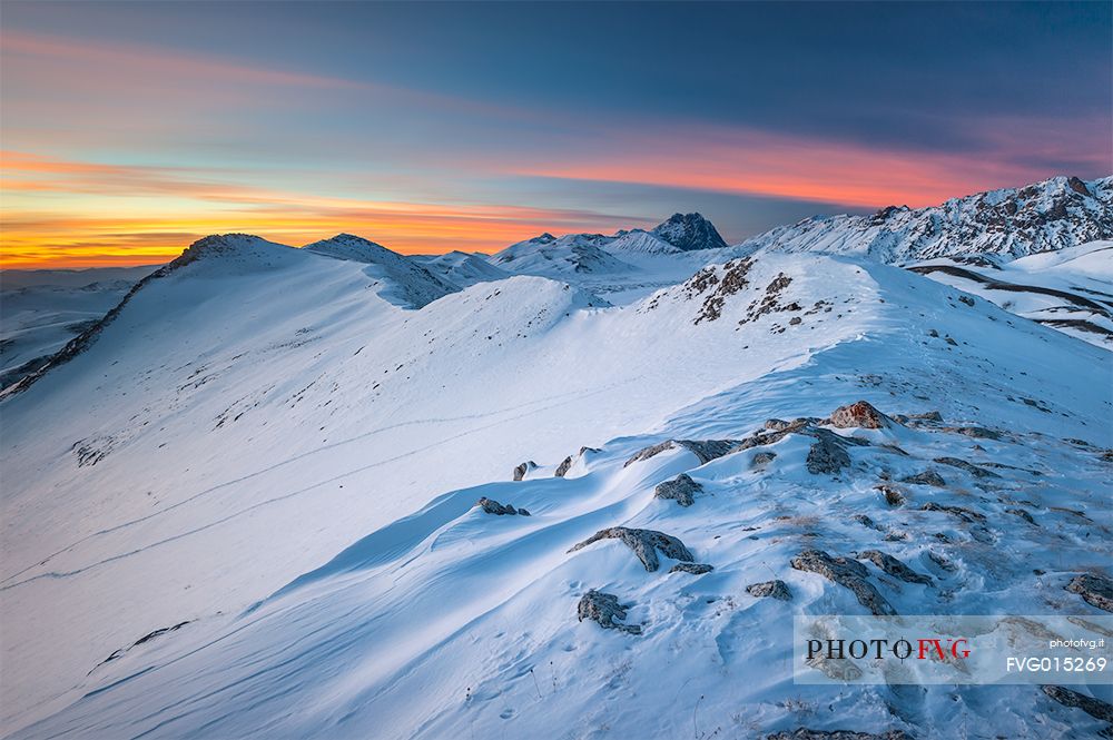 A beautiful coloured sunset from the Mount Bolza's ridge, in Campo Imperatore