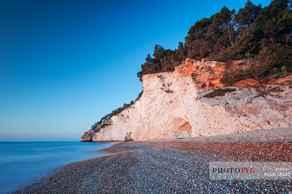 Vignanotica Beach is one of the most spectacular on the Gargano coast. The dawn lights up the white rocks making them just like gold, and giving golden moments of magic.