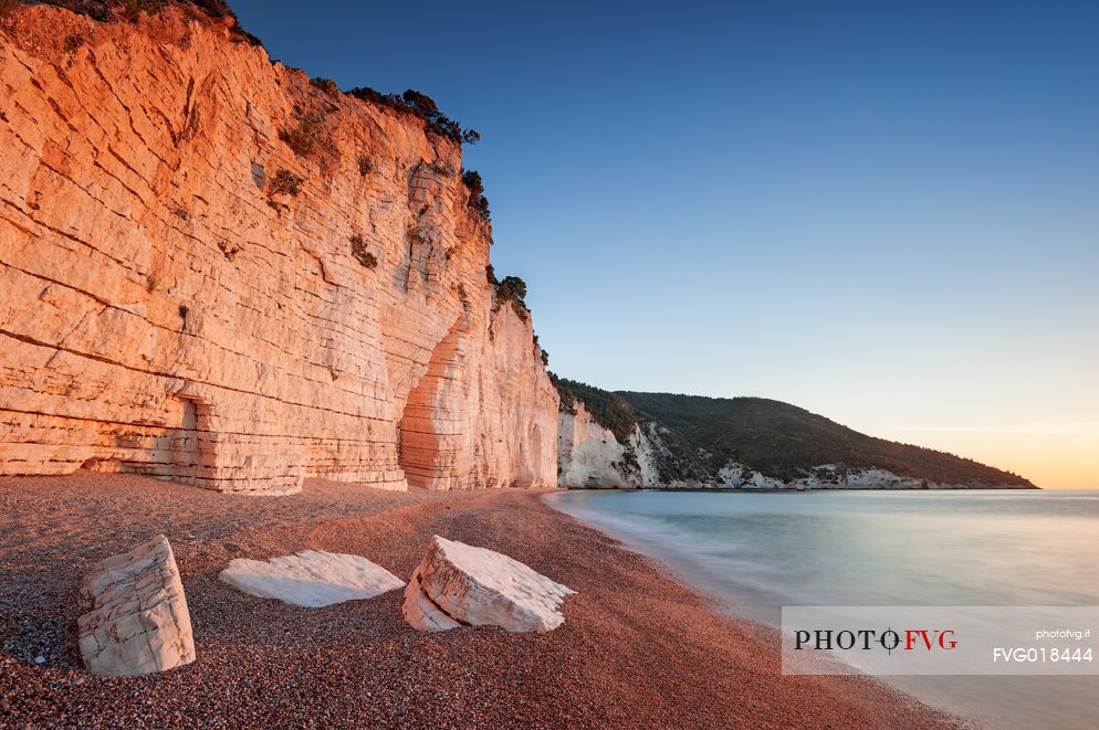 Vignanotica Beach is one of the most spectacular on the Gargano coast. The dawn lights up the white rocks making them just like gold, and giving golden moments of magic.