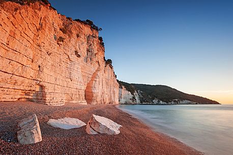 Vignanotica Beach is one of the most spectacular on the Gargano coast. The dawn lights up the white rocks making them just like gold, and giving golden moments of magic.