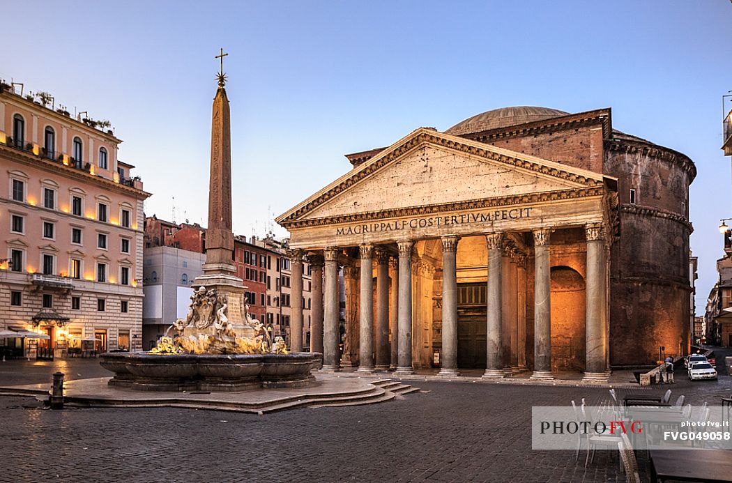 Roma: Pantheon at dawn