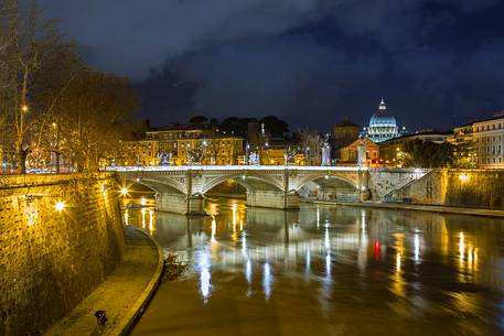 San Pietro and ponte Sant'Angelo night time
