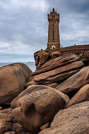 Pink Granite coast, pointe De Squewel, the Mean Ruz lighthouse built of granite from Ploumanac'h, Côtes-d'Armor province, Brittany, France, Europe