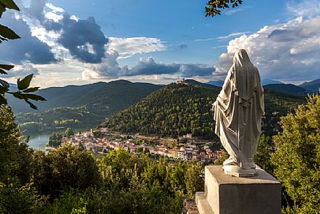 The lake and the village of Piediluco seen from the top of Mount Capeno, called the mountain of the echo, Umbria, Italy, Europe