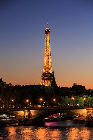 The Eiffel tower and the Seine at twilight from the Alexander III bridge, Paris, France, Europe