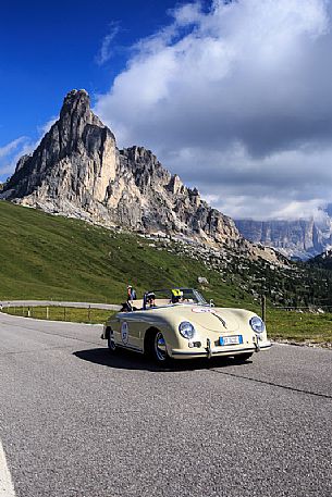 Golden Cup of the Dolomites: classic cars at Passo Giau and in the background the Sass de Stria peak, Cortina d'Ampezzo, Dolomites, Italy, Europe