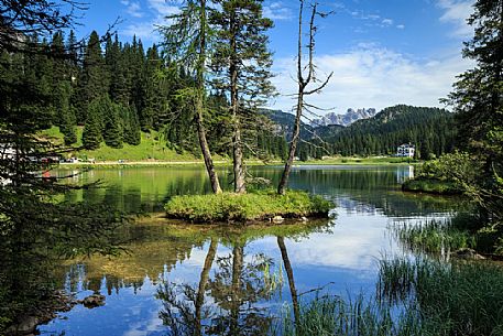 Lake Misurina in the summer, Misurina, Cadore, Veneto, Italy, Europe