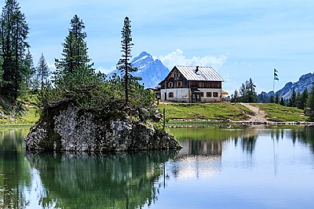 The Federa lake and the Croda da Lago refuge, in the background the Antelao peak, Cortina d'Ampezzo, Dolomites, Veneto, Italy, Europe