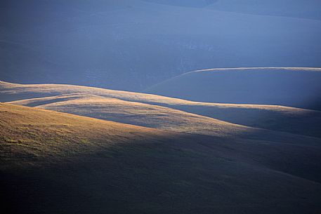 Grazing light on the profiles of the mountains
of Castelluccio di Norcia, Umbria, Italy