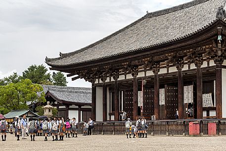 Students in front of the Kofukuji Temple, designated Unesco World Heritage, Nara, Japan