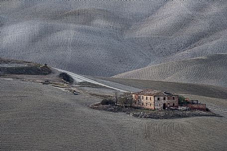 Abandoned farmhouse in Val d'Orcia, Tuscany, Italy