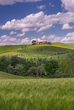 The beauty of the hills in Val d'Orcia, ridges and farmhouses typical of Tuscan beauties, Tuscany, Italy, Europe