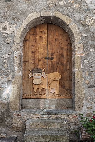 Wooden entrance gate, Folk art, Illegio, Friuli Venezia Giulia, Italy, Europe