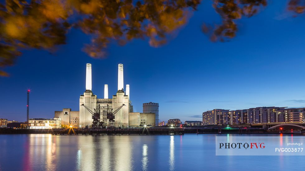 A view of Battersea Power Station and Thames after the dusk