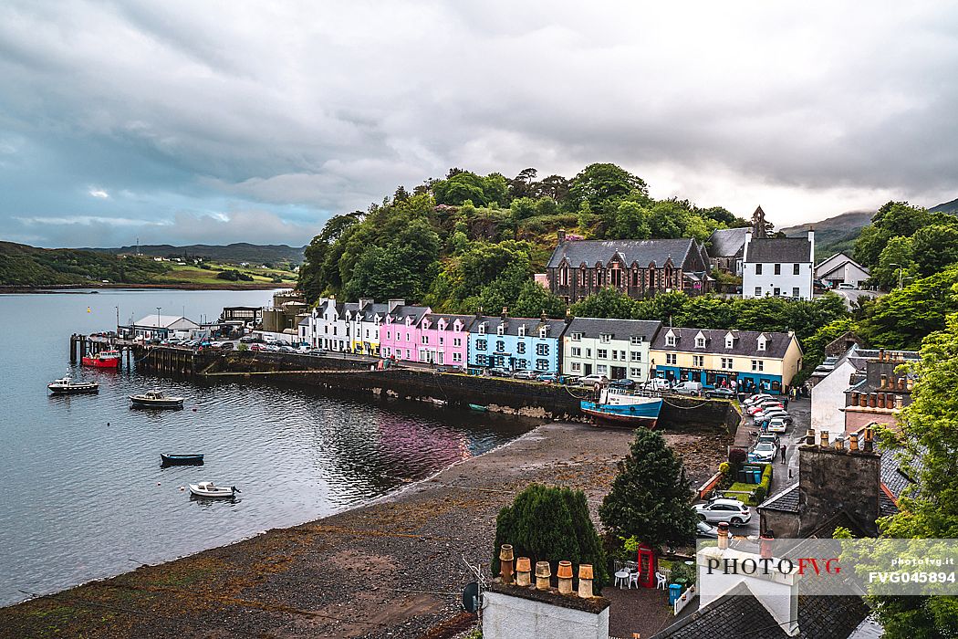 Row of houses at the harbour of Portree, Isle of Skye, Highland Region, Scotland, Great Britain, Europe