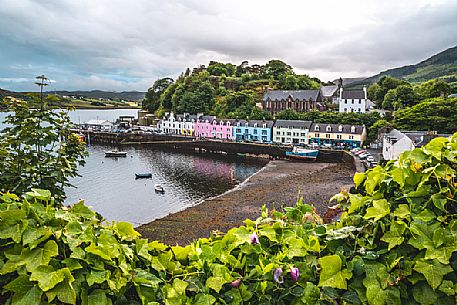 Row of houses at the harbour of Portree, Isle of Skye, Highland Region, Scotland, Great Britain, Europe