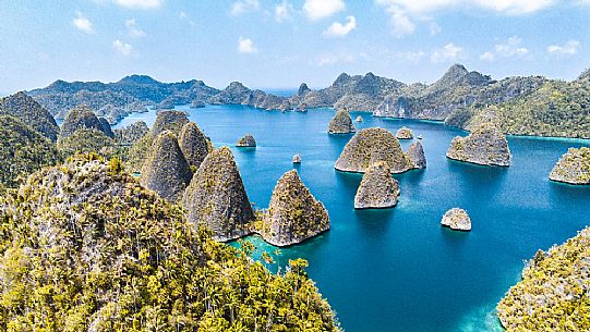 Amazing rock formations in Wayag Island, one of the Raja Ampat archipelago's most popular tourist spots. West Papua, New Guinea, Indonesia