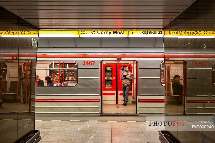 Karolovo Nmest tube station