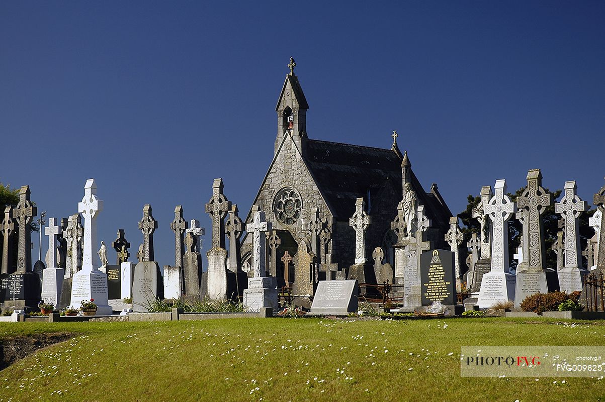 Bohermore Chapel and cemetery near Galway